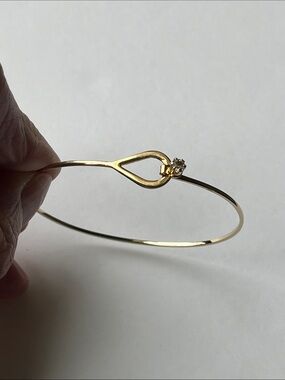 Avon Vintage Catch A Star Gold Tone Bracelet with Clear Stone Accent